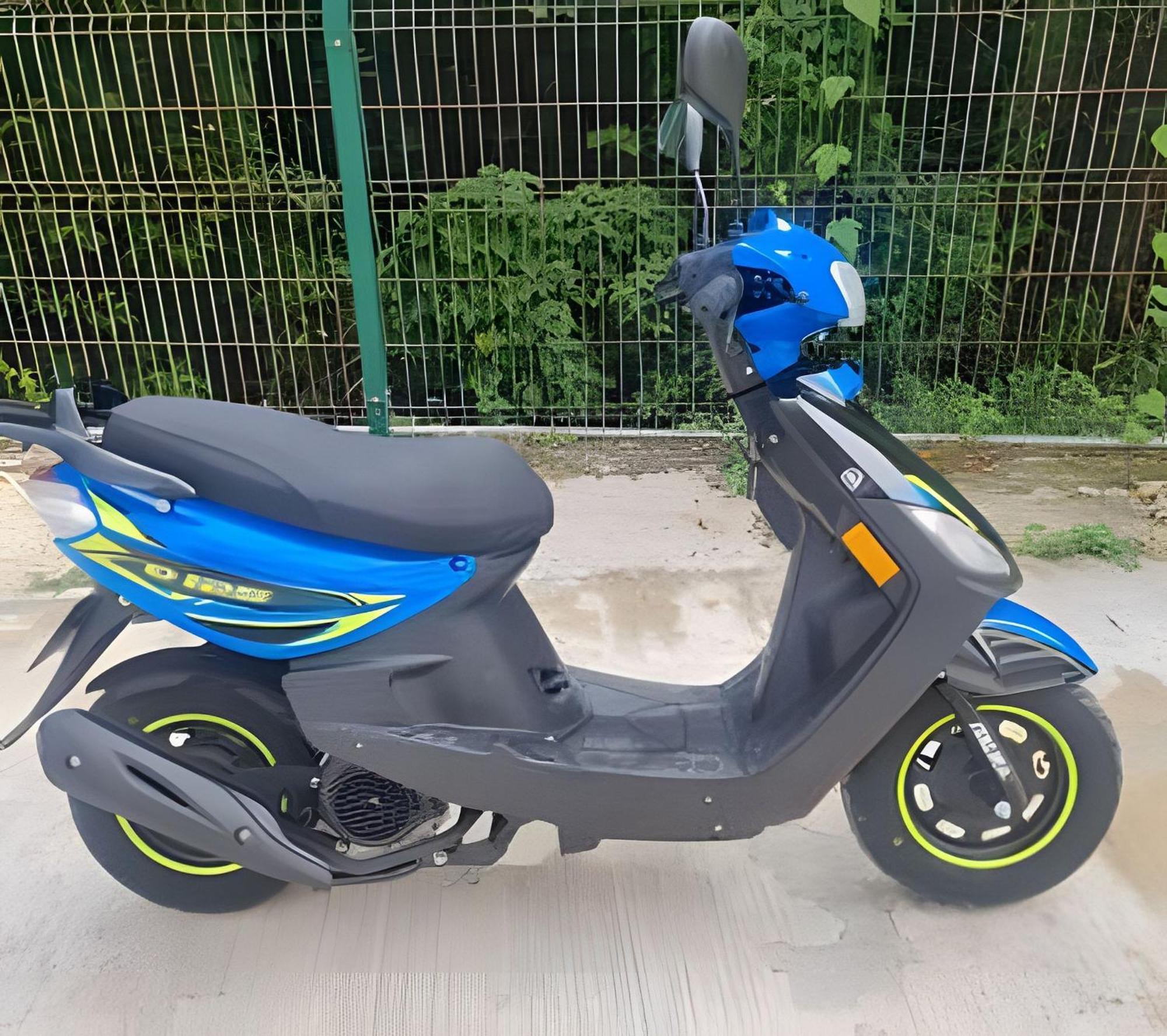 Minimalist With Pool And Free Motor Scooter *
