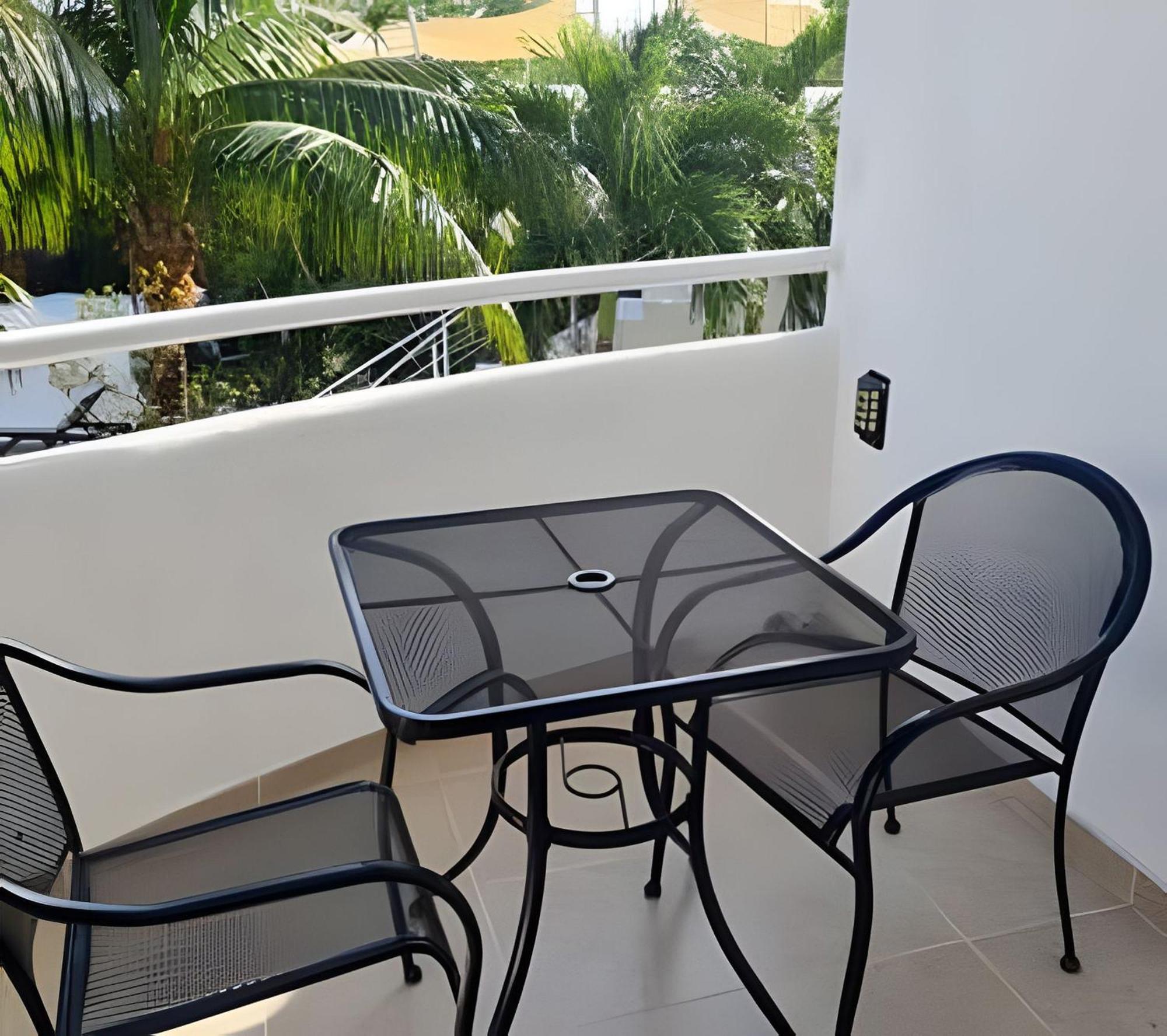 Apartment Minimalist With Pool And Free Motor Scooter